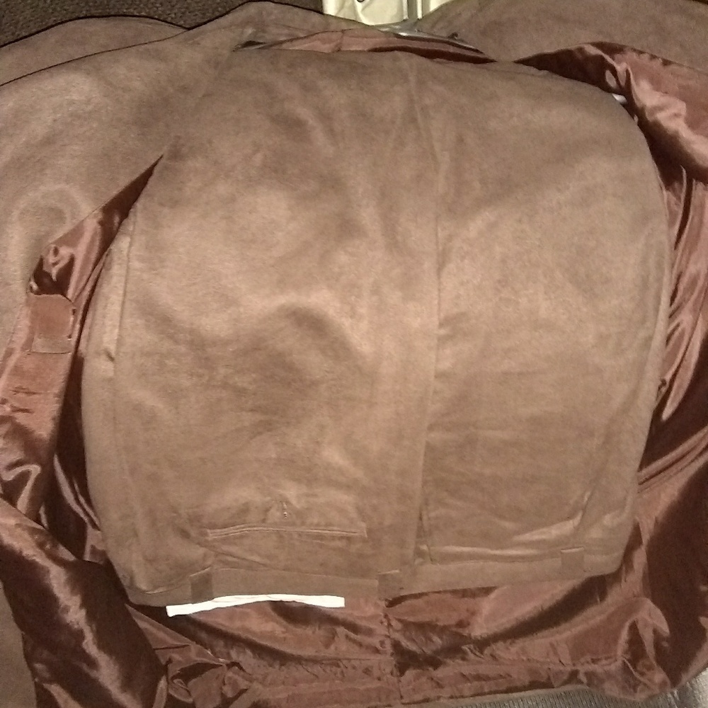 Multiple suits - Picture 6 of 6